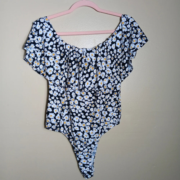 Vibe Daisy print bodysuit. Off the shoulders. Size XL - Picture 5 of 6